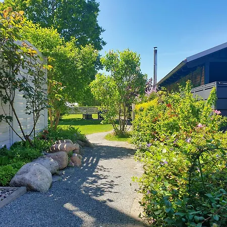 Apartment Am Wald 03 - Balkon, Gartennutzung, Sauna Glowe