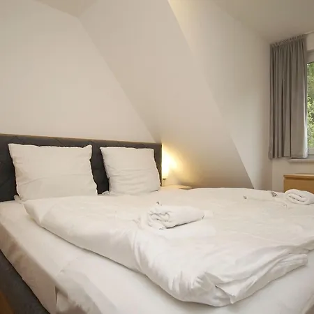 Apartment Am Wald 03 - Balkon, Gartennutzung, Sauna Glowe